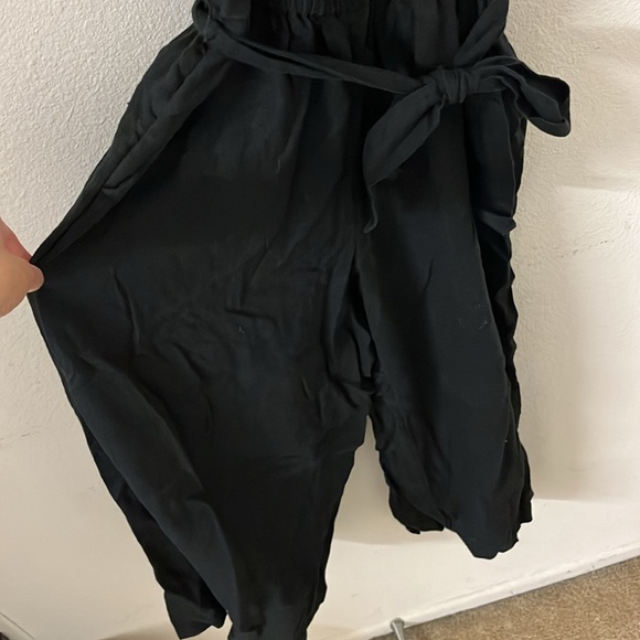 Black apron front wide leg romper size xs - Picture 2 of 5